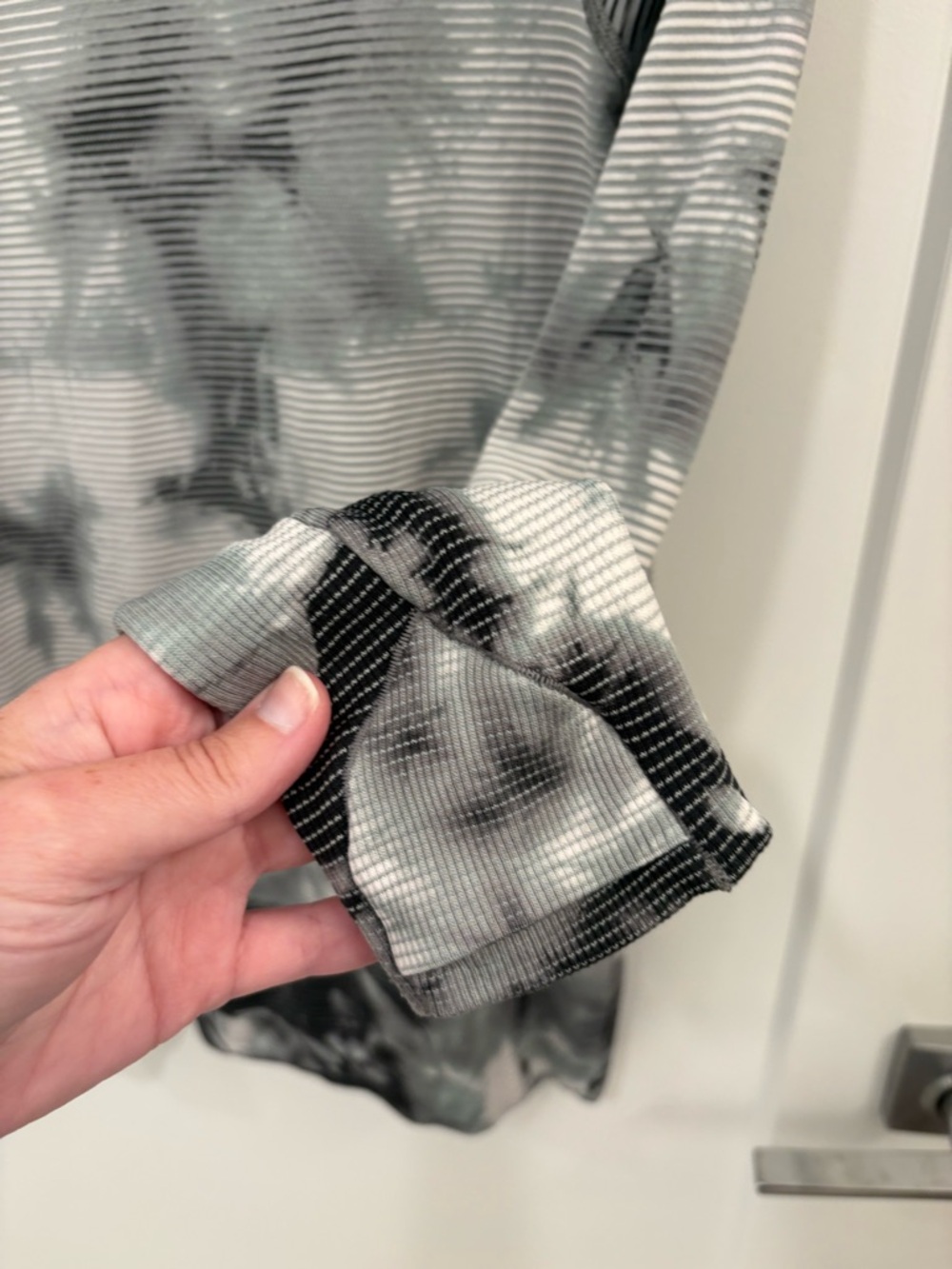 Lululemon Swiftly Tech Long Sleeve 2.0 in
Shibori Stripe Graphite Grey Size 6 - Picture 6 of 14